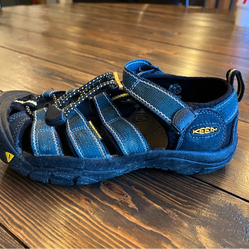 Keen water shoes - Picture 3 of 6